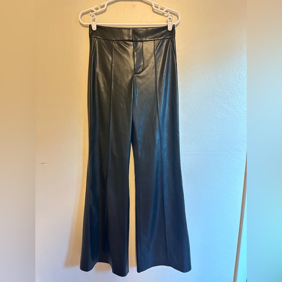 Alice + Olivia NWT Dylan Faux Leather Wide Leg in Black, size 4 - Picture 5 of 12